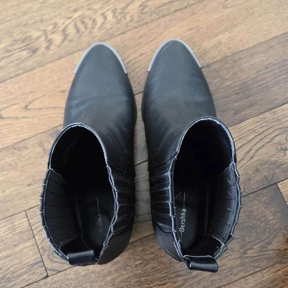 Bershka Black Ankle Booties with Elastic Detail And Metallic Trim Accent  37/ 7
